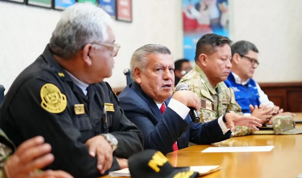 Militares resguardan colegios victimas de extorsión y atentados a plena luz del día Foto: GRLL Militares resguardan colegios victimas de extorsión y atentados a plena luz del día Foto: GRLL