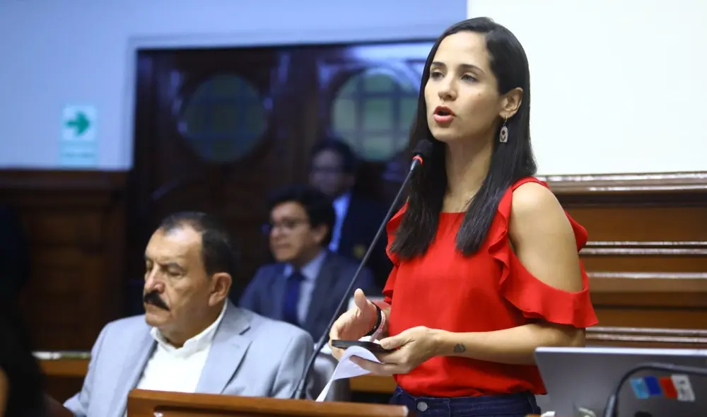 Sigrid Bazán cuestionó a las bancadas que rechazaron la cuestión previa para que el proyecto de Fuerza Popular regrese a la Comisión de Constitución. Foto: LR