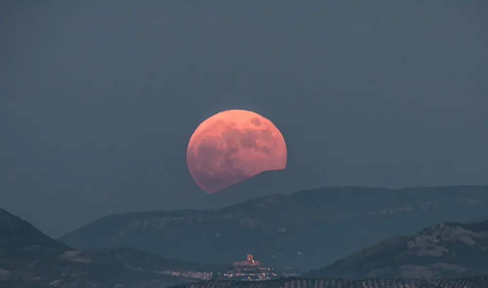 La luna llena de junio es conocida como luna de fresa. Foto: Antonio Marmol Gómez/Flickr