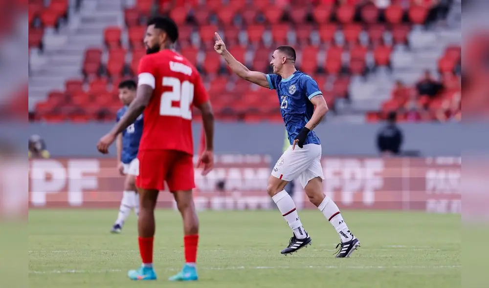 Velázquez se elevó notablemente para poner la ventaja a favor de Paraguay. Foto: X/Albirroja Velázquez se elevó notablemente para poner la ventaja a favor de Paraguay. Foto: X/Albirroja