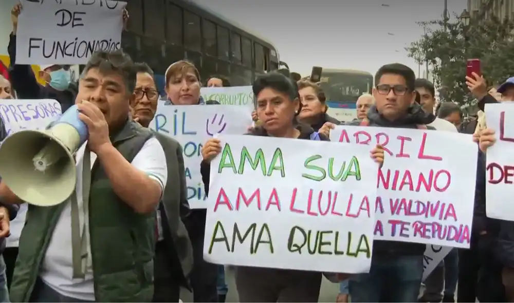 Trabajadores solicitan una solución rápida para los problemas dentro del Hospital Loayza. Foto: captura de pantalla.