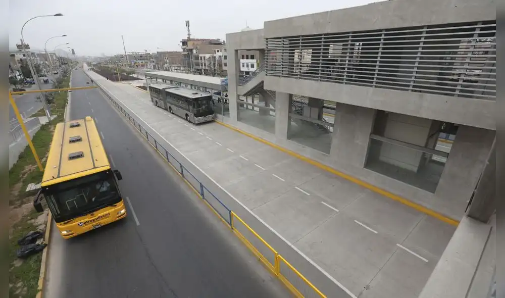 López Aliaga dijo que la operación de 13 nuevas estaciones de la ampliación norte aliviarán la estación Naranjal. Foto Andina