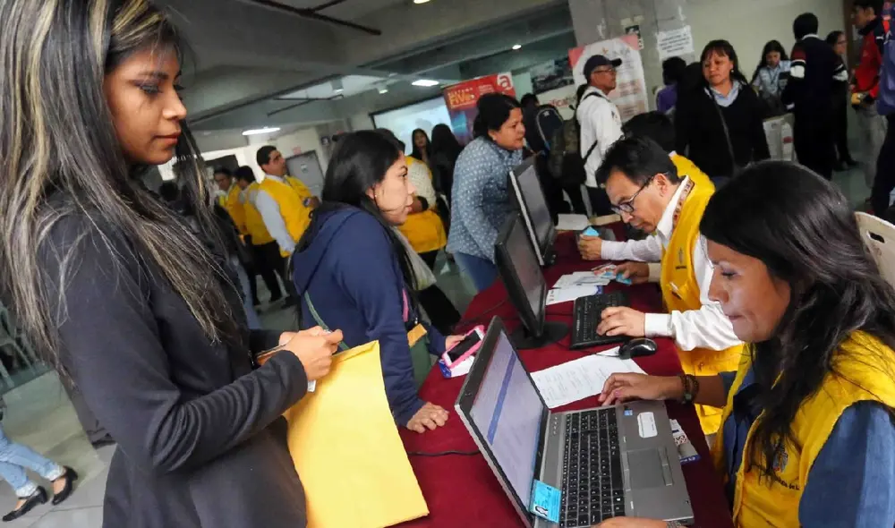 Los ciudadanos seleccionados podrán recibir un sueldo entre los S/1.400 a S/1.800. Foto: Andina Los ciudadanos seleccionados podrán recibir un sueldo entre los S/1.400 a S/1.800. Foto: Andina