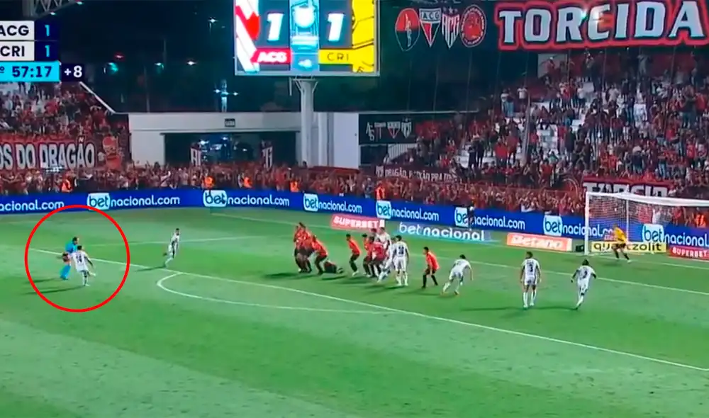 Miguel Trauco fue expulsado hace algunos partidos con Criciúma. Foto. captura de Premiere AO