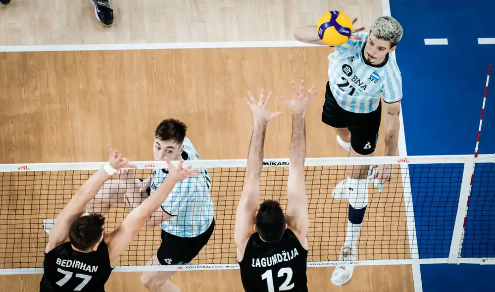 Argentina derrotó por 3-0 a Turquía, resultado que le sirve para clasificara a París 2024. Foto: FEVA