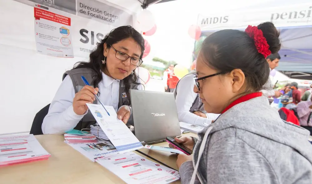 Midis es la entidad que supervisa los diversos programa sociales en el Perú. Foto: composición LR/El Peruano