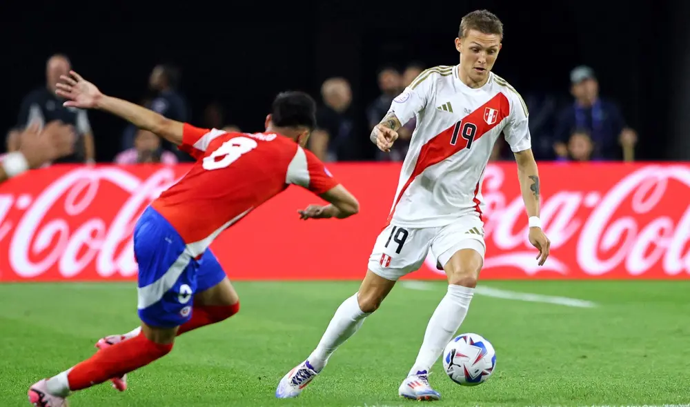 Oliver Sonne fue crucial en el partido desde que entró y ayudó a mantener el arco peruano en cero. Foto: AFP