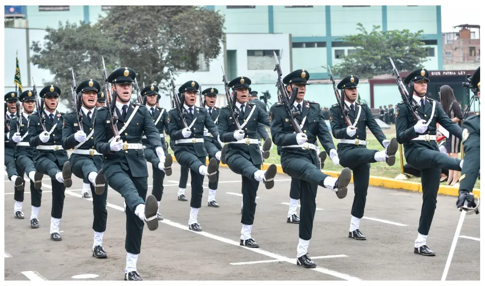 El calzado de los alumnos de las escuelas fue comprado a precio sobrevalorado. El calzado de los alumnos de las escuelas fue comprado a precio sobrevalorado.