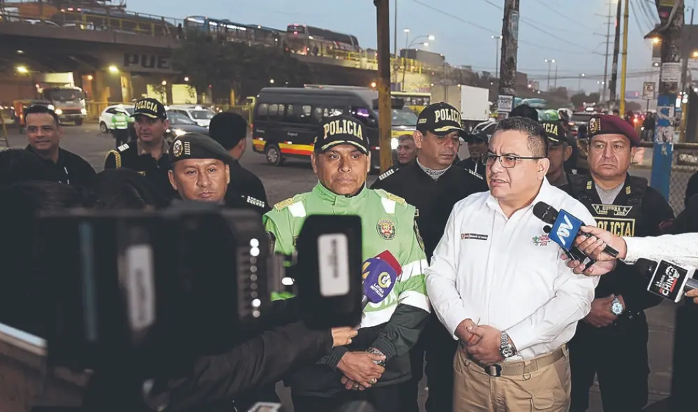 Un capitán de la Diviac sería el interlocutor del ministro del Interior en el audio que se propaló esta semana en donde Juan José Santivañez pedía por el silencio de un periodista.  Foto: difusión