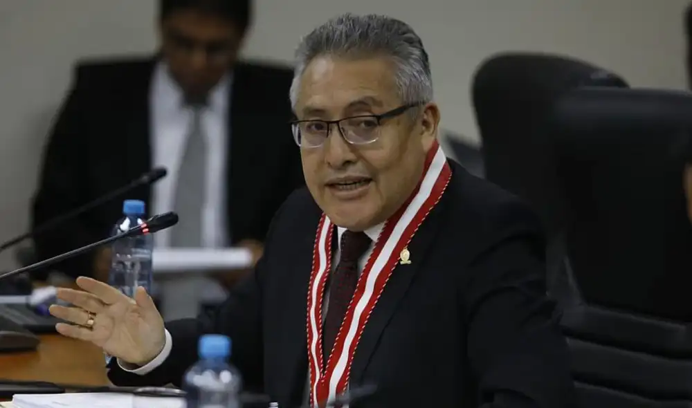 Juan Carlos Villena se presenta en la Comisión de Fiscalización liderada por el congresista Segundo Montalvo. Foto: Andina.