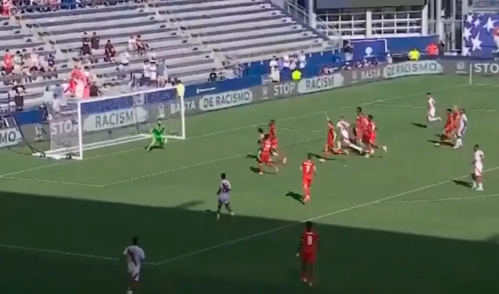 Lapadula había rematado perfecto de cabeza, pero estaba en fuera de juego. Foto: captura de DSports Lapadula había rematado perfecto de cabeza, pero estaba en fuera de juego. Foto: captura de DSports