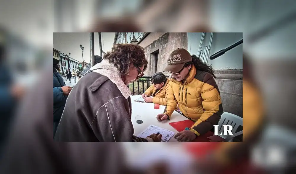 Recolección de firmas de revocatoria en Cusco, contra Werner Salcedo (Foto: Luis Álvarez - La República) Recolección de firmas de revocatoria en Cusco, contra Werner Salcedo (Foto: Luis Álvarez - La República)