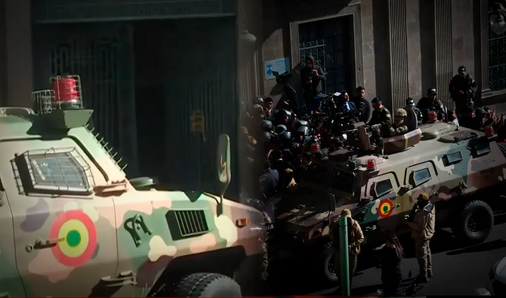 Tanque de la Fuerza Armada de Bolivia intentó ingresar a Palacio de Gobierno en Bolivia. Foto: Composición: LR