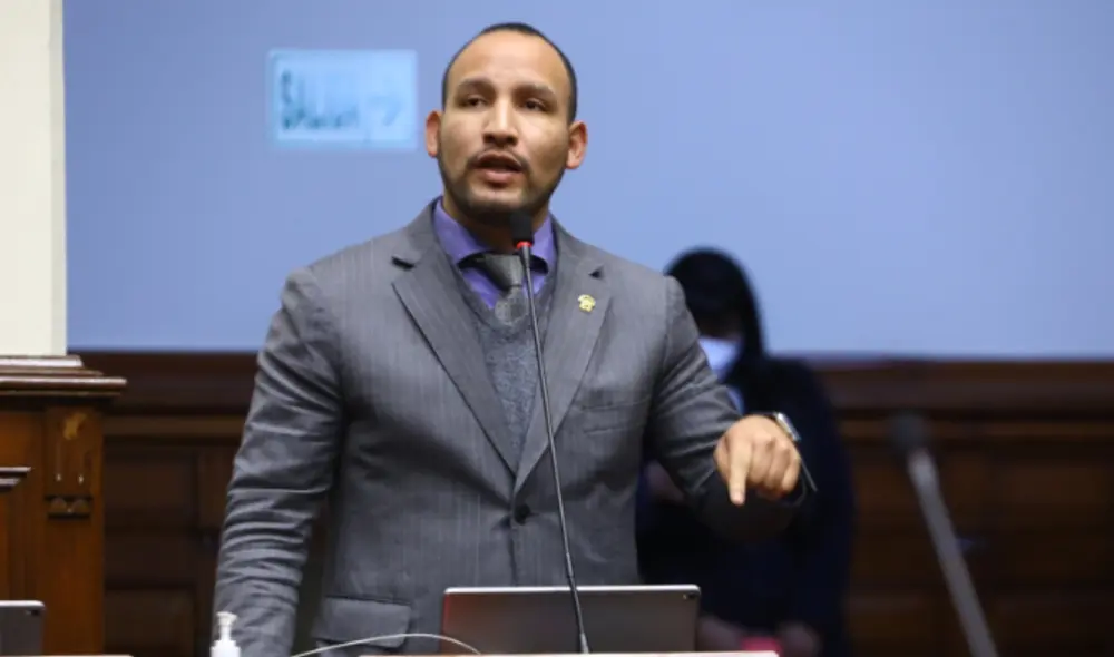Alejandro Muñante liderará la bancada de Renovación Popular tras la salida de Jorge Montoya. Foto: Congreso.