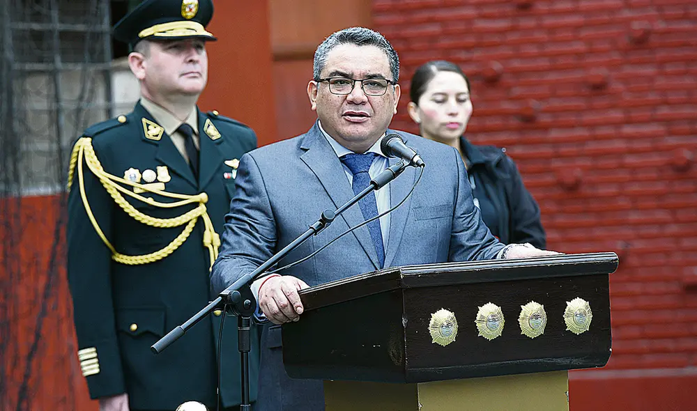 Represalias. “No hay ningún plan contra Colchado”, afirmó el ministro Juan Santiváñez, pero el abogado del exjefe de la Diviac considera que hay persecución. Foto: difusión Represalias. “No hay ningún plan contra Colchado”, afirmó el ministro Juan Santiváñez, pero el abogado del exjefe de la Diviac considera que hay persecución. Foto: difusión