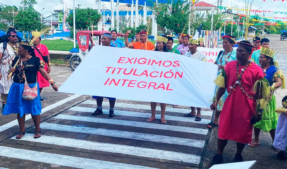La delegación secoya realizó una caminata hasta el juzgado para la audiencia por la demanda que busca que se les entregue la Titulación completa de su territorio. Foto: IDL