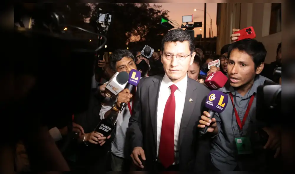 Colchado Huamaní, separado de la DIVIAC y con procesos disciplinarios en curso, reclama su derecho a la defensa y buena reputación. Foto: John Reyes Mejia- La República. Colchado Huamaní, separado de la DIVIAC y con procesos disciplinarios en curso, reclama su derecho a la defensa y buena reputación. Foto: John Reyes Mejia- La República.