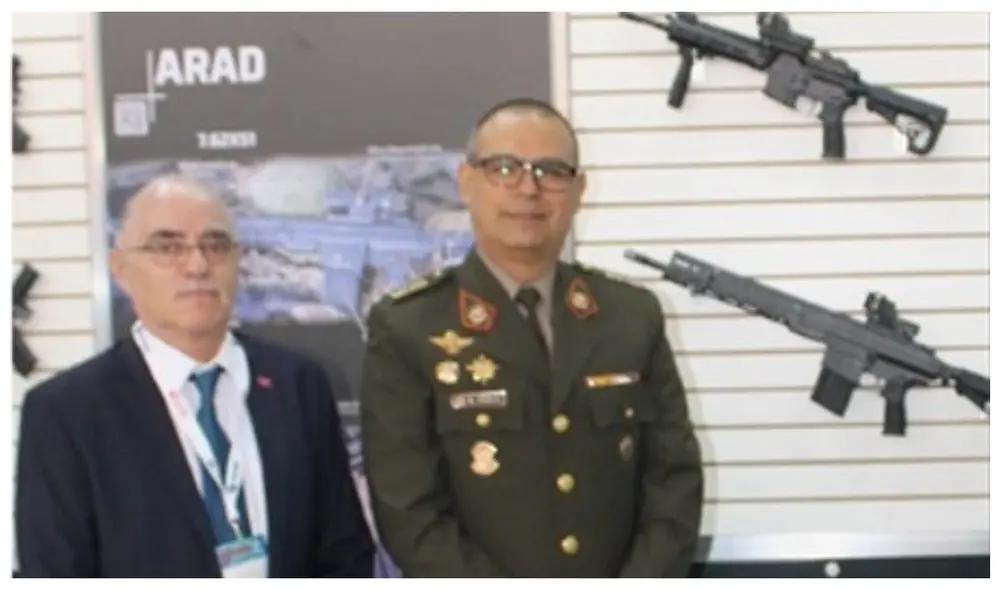 El representante de IWI, Natan Hendler, y el exgerente de FAME, coronel EP Marco Vega Oliveros, señalados por la Contraloría.