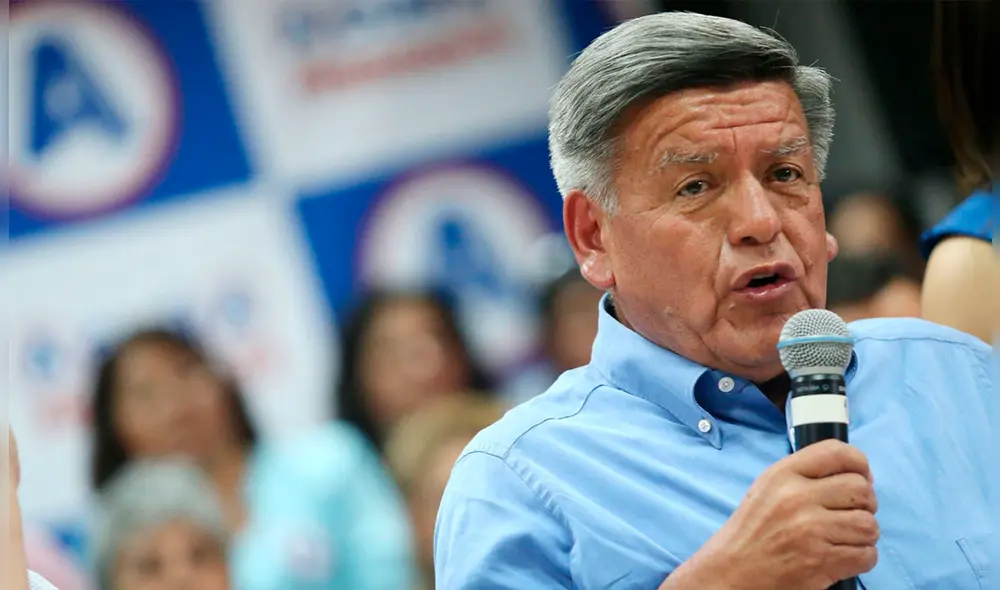 En solo dos días, se consiguieron mil firmas para la revocatoria de Acuña. Foto: Andina En solo dos días, se consiguieron mil firmas para la revocatoria de Acuña. Foto: Andina