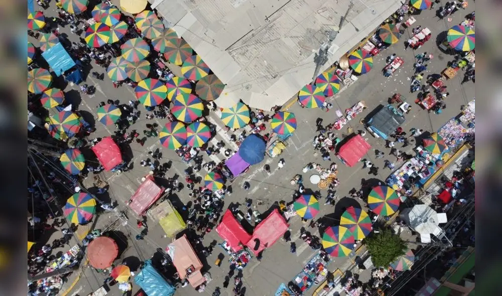 La inflación se calcula dividiendo el precio de la cesta de bienes y servicios en un determinado año entre el precio de la misma cesta en el año base. Foto: La República La inflación se calcula dividiendo el precio de la cesta de bienes y servicios en un determinado año entre el precio de la misma cesta en el año base. Foto: La República