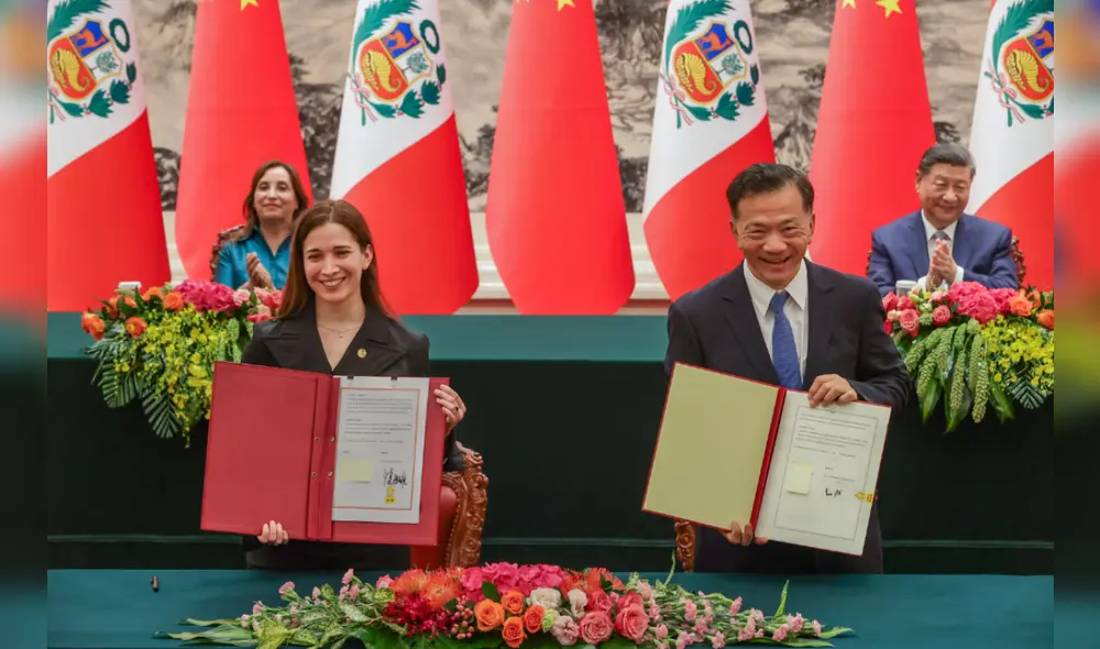 El Grupo La República y el Grupo de Medios de China firmaron un convenio de cooperación para coproducir contenido. Foto: Presidencia del Perú