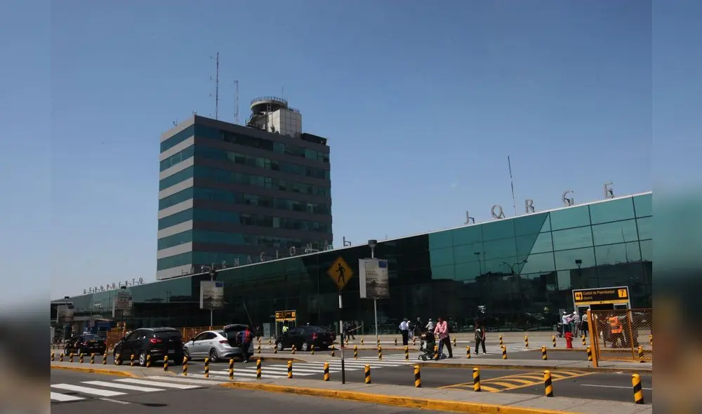 Por el Aeropuerto Internacional Jorge Chávez ingresaron 815.000 turistas extranjeros. Foto: Andina Por el Aeropuerto Internacional Jorge Chávez ingresaron 815.000 turistas extranjeros. Foto: Andina