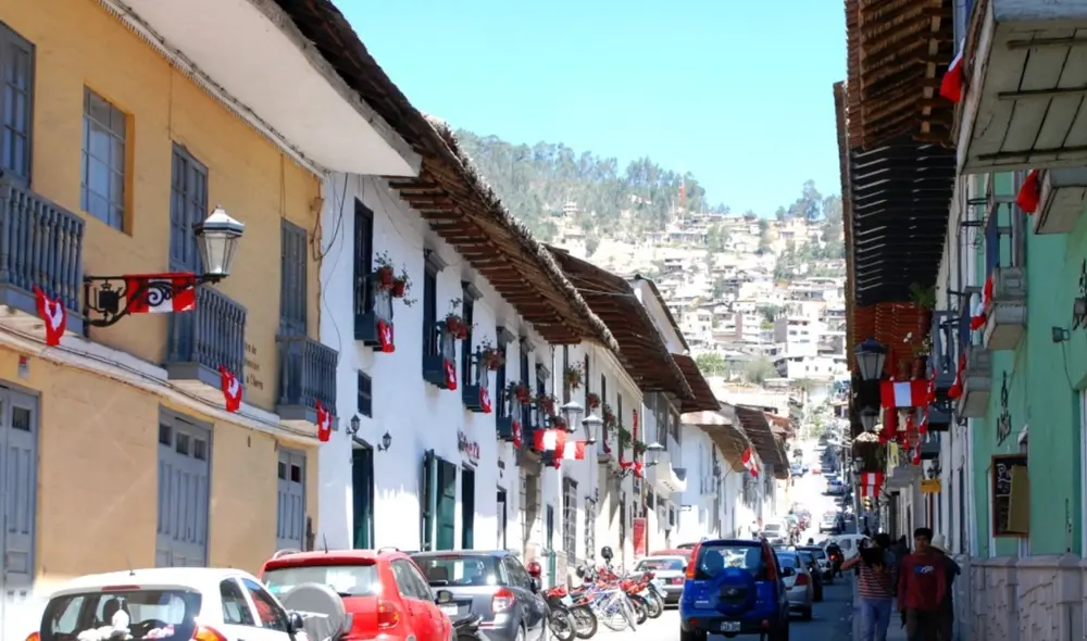 Tradición se repite cada año y cuyo incumplimiento puede resultar en una multa. Foto: Andina