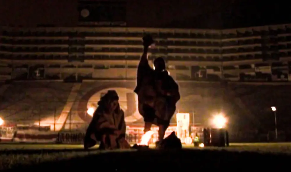 En el documental Los visitantes (2005), de Henry Rodríguez, tres altos sacerdotes de Q'ero realizan un pago a la tierra en el Monumental. Foto: Captura-Los visitantes En el documental Los visitantes (2005), de Henry Rodríguez, tres altos sacerdotes de Q'ero realizan un pago a la tierra en el Monumental. Foto: Captura-Los visitantes