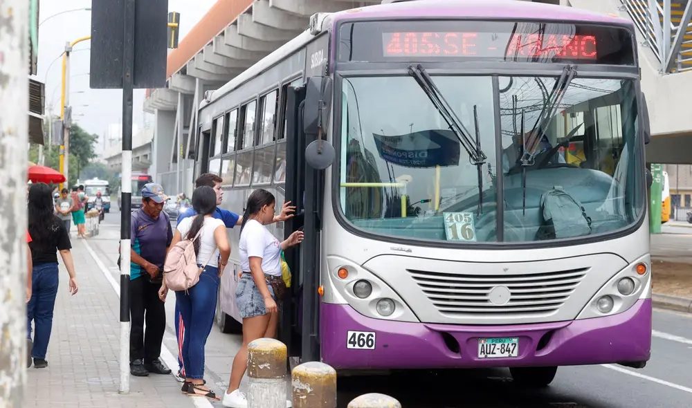 La av. Garcilaso de la Vega mantendrá algunos carriles abiertos para asegurar el flujo vehicular en la zona, según ATU. Foto: Andina
