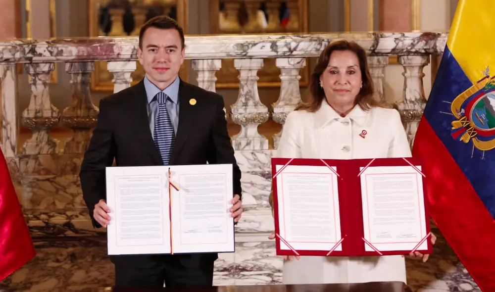 Dina Boluarte y Daniel Noboa, junto con su delegación, firmaron este convenio en el Salón Dorado. Foto: composiciónLR/Marco Cotrina/La República Dina Boluarte y Daniel Noboa, junto con su delegación, firmaron este convenio en el Salón Dorado. Foto: composiciónLR/Marco Cotrina/La República