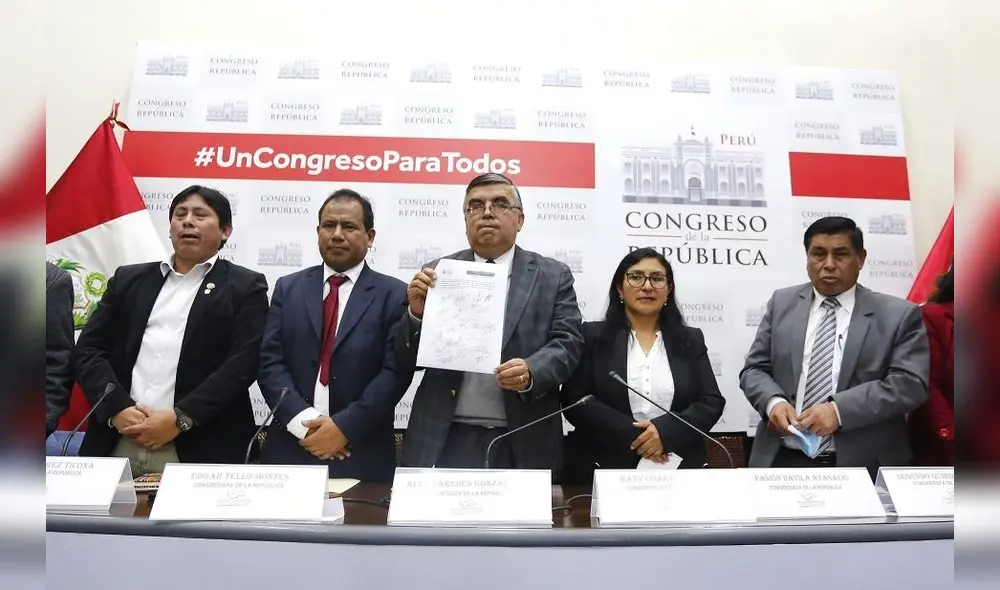 Como nunca, el Congreso tiene una bancada magisterial, pero boicotean la calidad de los maestros.