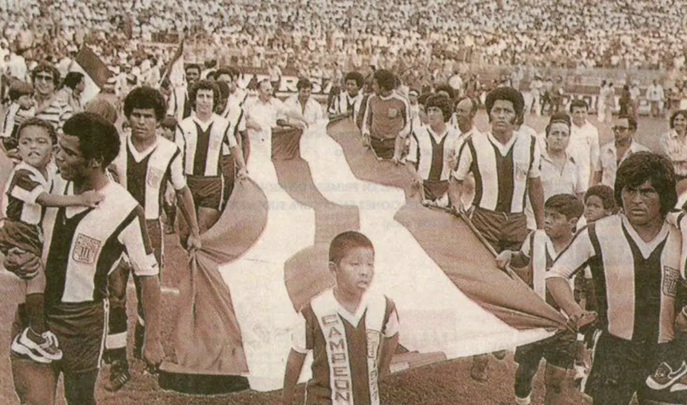 Plantel aliancista que consiguió el titulo de 1977. Foto: Historial blanquiazul