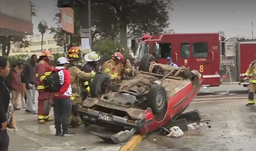 Tránsito en avenida Grau se encuentra cerrado temporalmente por accidente de tránsito. Foto: Canal N Tránsito en avenida Grau se encuentra cerrado temporalmente por accidente de tránsito. Foto: Canal N