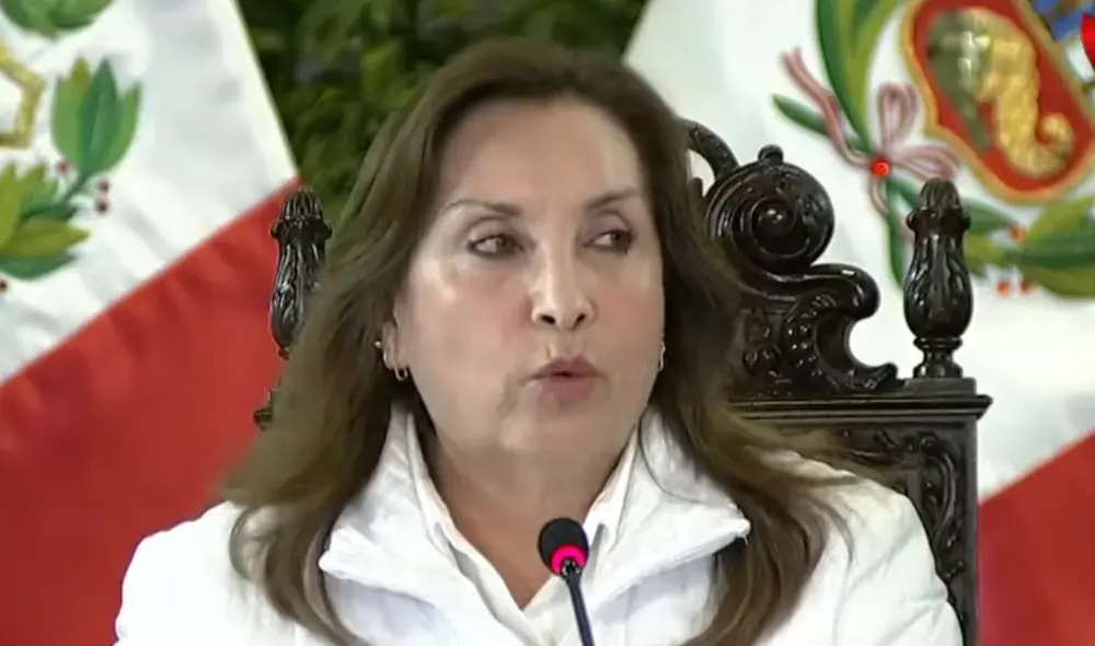 Dina Boluarte ironizó sobre el tiempo que se demoró en responder ante los medos de comunicación. Foto: captura TV Perú Dina Boluarte ironizó sobre el tiempo que se demoró en responder ante los medos de comunicación. Foto: captura TV Perú
