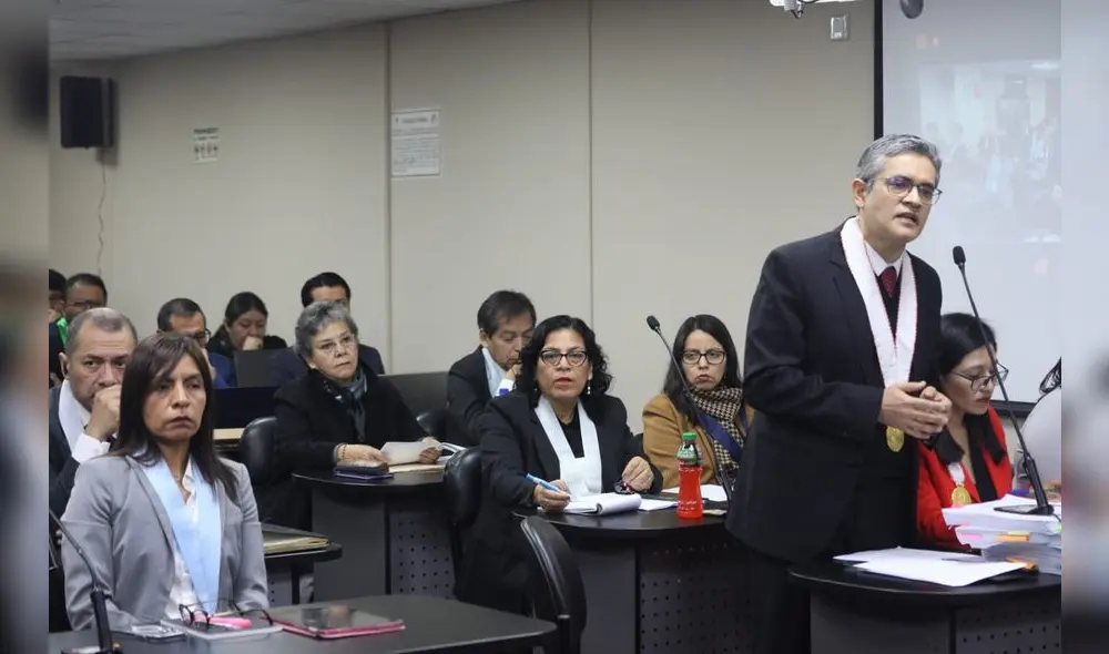 El fiscal José Domingo Pérez solicita penas de 30 años para Keiko Fujimori y la cúpula de Fuerza Popular El fiscal José Domingo Pérez solicita penas de 30 años para Keiko Fujimori y la cúpula de Fuerza Popular