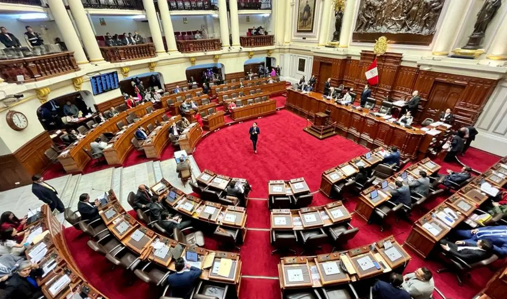 Solo el 20% de trabajadores públicos (D.L. 728) cuenta con seguro de vida. Foto: Andina