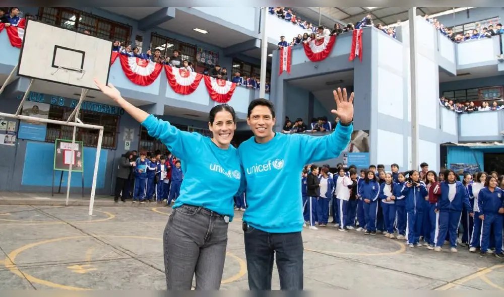 Gianella Neyra y André Silva. Actores visitaron colegio en Carabayllo, en su calidad de amigos de UNICEF. Foto: difusión