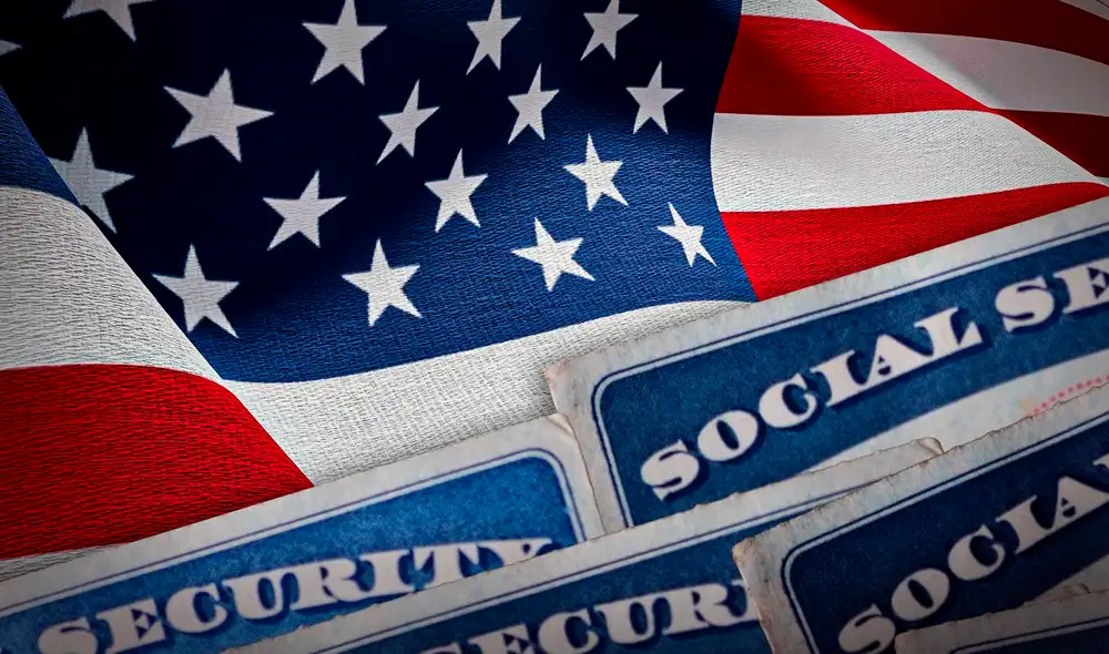 Afecta a todos los beneficiarios del Seguro Social, incluyendo jubilados, discapacitados y receptores de Seguridad de Ingreso Suplementario (SSI). Foto: composición de Jazmin Ceras/LR/Freepik. Video: USAenEspañol