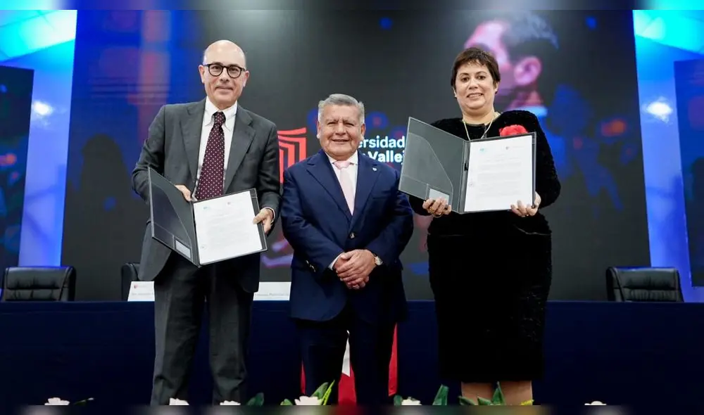 Foto: El Ing. César Acuña saludó la suscripción de este importante acuerdo.