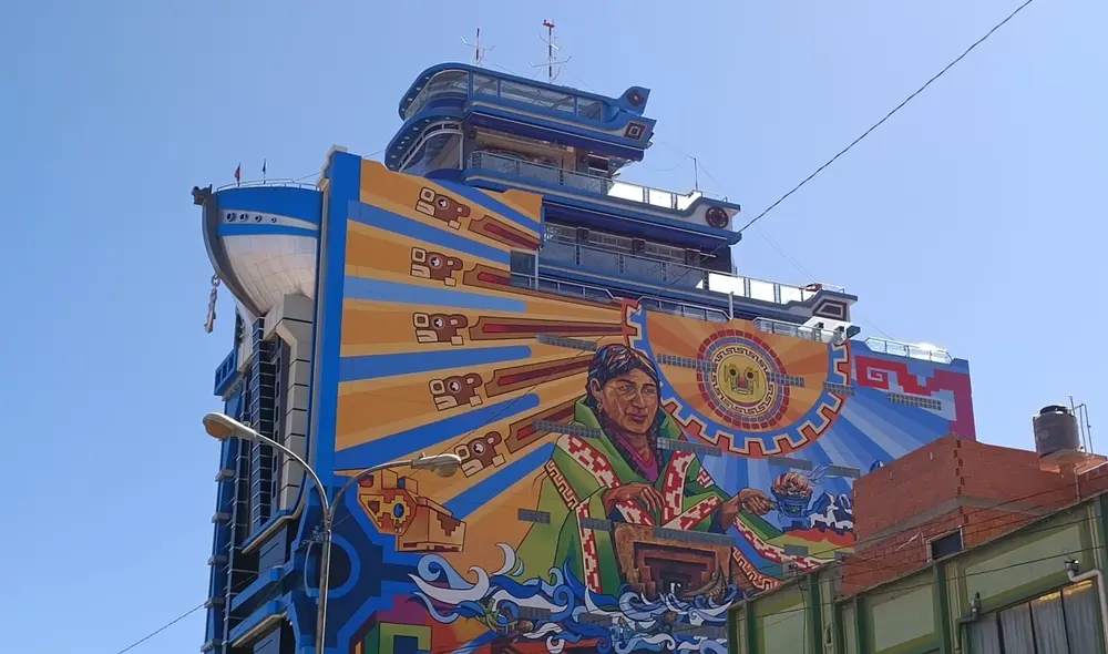 Crucero de los Andes. Edificio demoró seis años en construirse y es uno de los más llamativos en El Alto, Bolivia. Foto: Liubomir Fernández / URPI-LR Crucero de los Andes. Edificio demoró seis años en construirse y es uno de los más llamativos en El Alto, Bolivia. Foto: Liubomir Fernández / URPI-LR