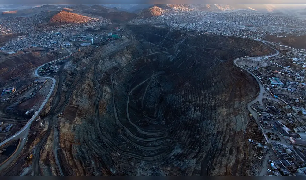 Cerro de Pasco. La mina ubica gran parte de la ciudad de Cerro de Pasco. Foto: National Geographic Cerro de Pasco. La mina ubica gran parte de la ciudad de Cerro de Pasco. Foto: National Geographic