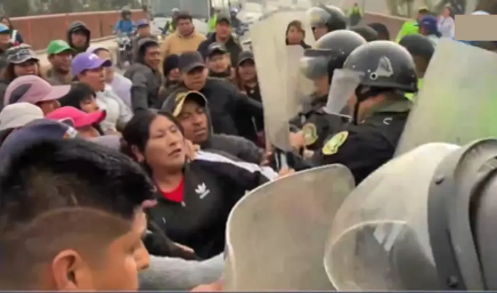 Manifestantes protestan en el kilómetro 27 de la Carretera Central. Foto: captura Canal N