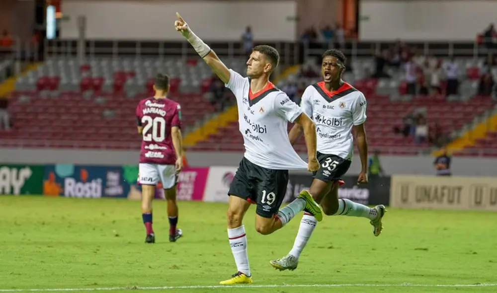 La Liga ganó su primera Recopa de Costa Rica nada menos que ante su archirrival, Saprissa. Foto: Alajuelense