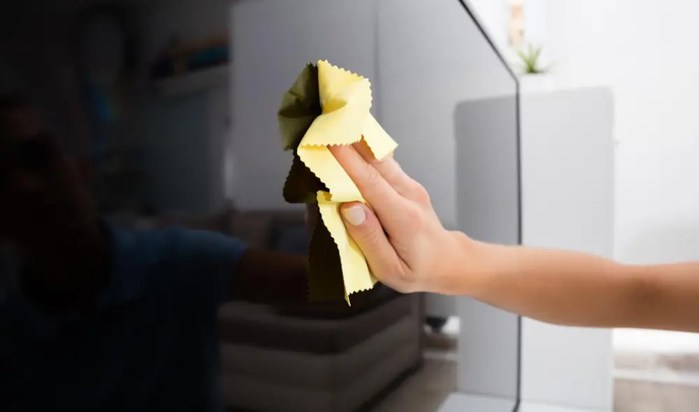 Nunca rocíes ningún líquido directamente sobre la pantalla. Foto: Mundo Deportivo. Nunca rocíes ningún líquido directamente sobre la pantalla. Foto: Mundo Deportivo.