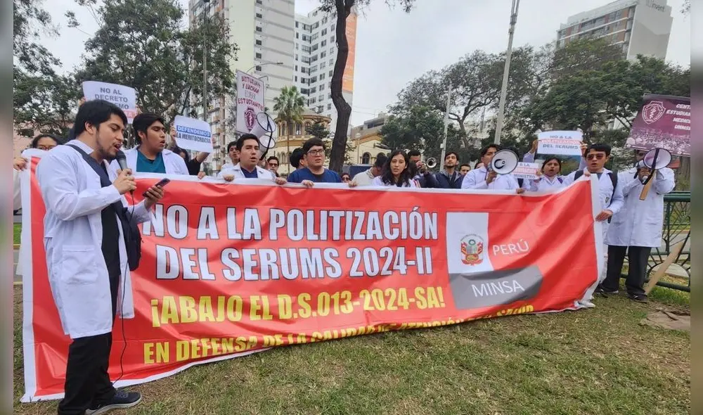 protesta. Los nuevos médicos consideran injusto que ahora, quienes no se preparan ni aprueben el ENAM, ingresen al Serums. Eso afecta la calidad, dijeron.