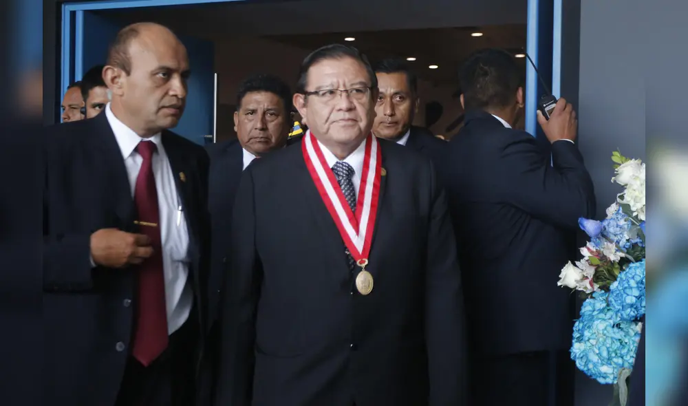 La casería continúa. El presidente del JNE, Jorge Salas Arenas, no es pasible de acusación constitucional, pero el Congreso insiste en someterlo. La casería continúa. El presidente del JNE, Jorge Salas Arenas, no es pasible de acusación constitucional, pero el Congreso insiste en someterlo.