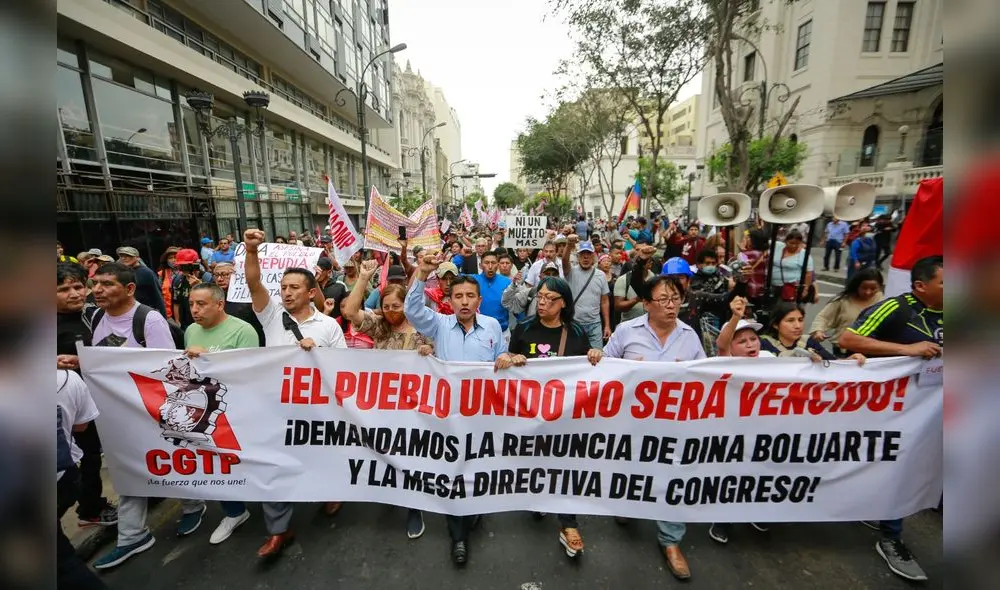 Marcha de ciudadanos contra el Ejecutivo y el Legislativo Marcha de ciudadanos contra el Ejecutivo y el Legislativo