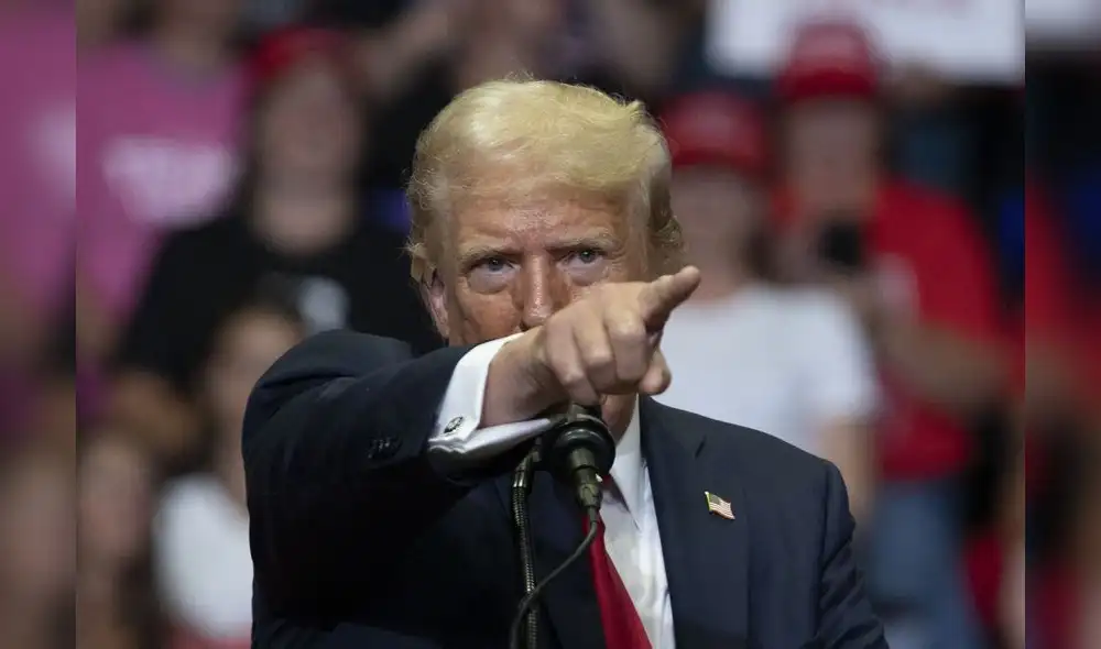 Donald Trump lanza campaña publicitaria contra Kamala Harris, acusándola de encubrir el declive mental de Joe Biden y responsabilizándola de serios problemas en EE.UU.  Foto: AFP