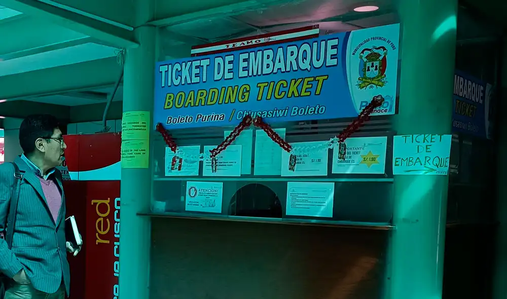 Roxana Canqui Quispe laboraba en la cabina de venta de tickets de embarque. Foto: Liubomir Fernández/LR