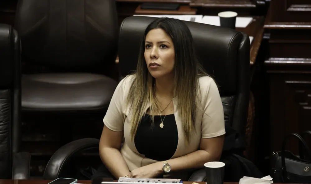 Amuruz es investigada por haber intervenido en la contratación de personas allegadas a Paul García. Foto: Antonio Melgarejo/LR